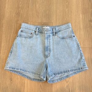 Abercrombie 4” Mom Short High Rise